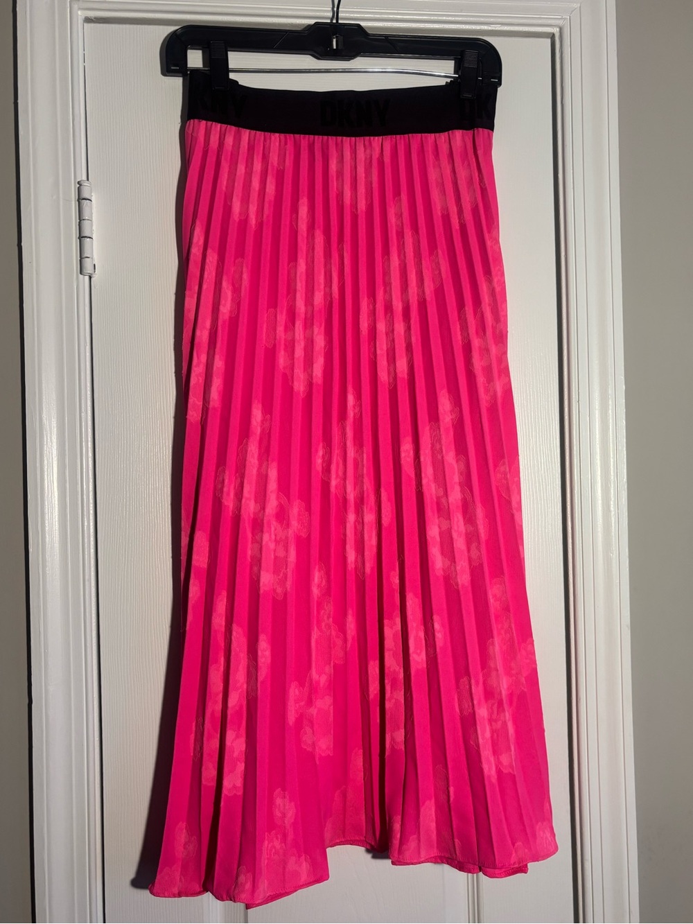 BNWOT DKNY Hot Pink Pleated Midi Skirt with Branded Waistband size XL